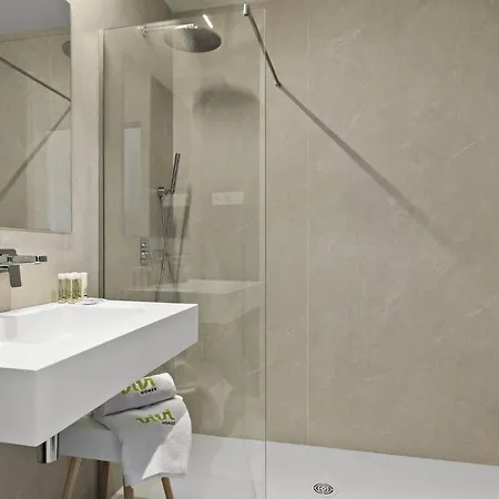 Vivi Homes - Sunrise Pool, Sauna, Gym, Terrace & Sea View Lejlighed Torremolinos