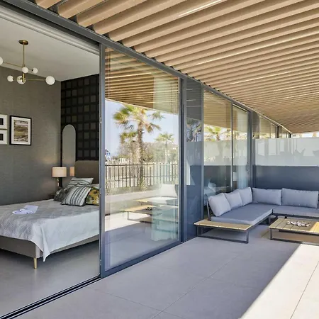 Vivi Homes - Sunrise Pool, Sauna, Gym, Terrace & Sea View