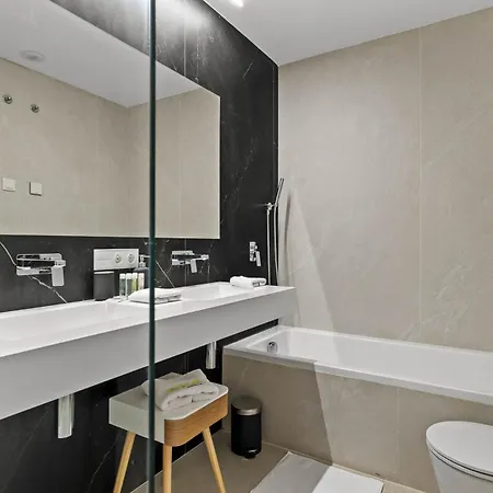Vivi Homes - Sunrise Pool, Sauna, Gym, Terrace & Sea View *