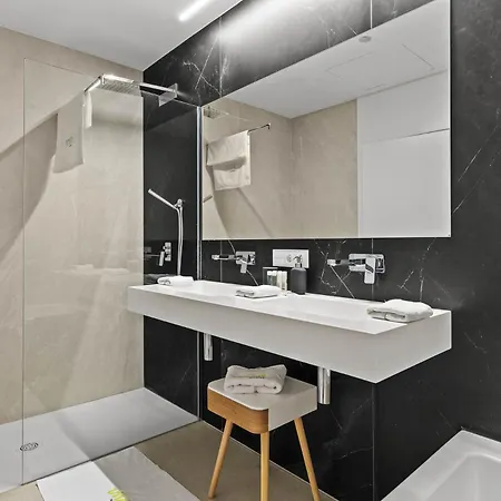 Vivi Homes - Sunrise Pool, Sauna, Gym, Terrace & Sea View 아파트 토레몰리노스