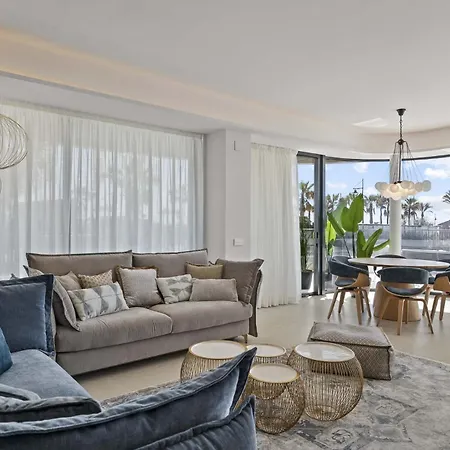 Vivi Homes - Sunrise Pool, Sauna, Gym, Terrace & Sea View 아파트