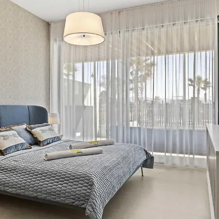 아파트 Vivi Homes - Sunrise Pool, Sauna, Gym, Terrace & Sea View *