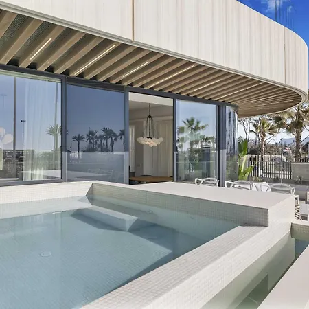 아파트 Vivi Homes - Sunrise Pool, Sauna, Gym, Terrace & Sea View 토레몰리노스