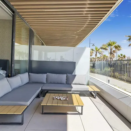 Vivi Homes - Sunrise Pool, Sauna, Gym, Terrace & Sea View 아파트